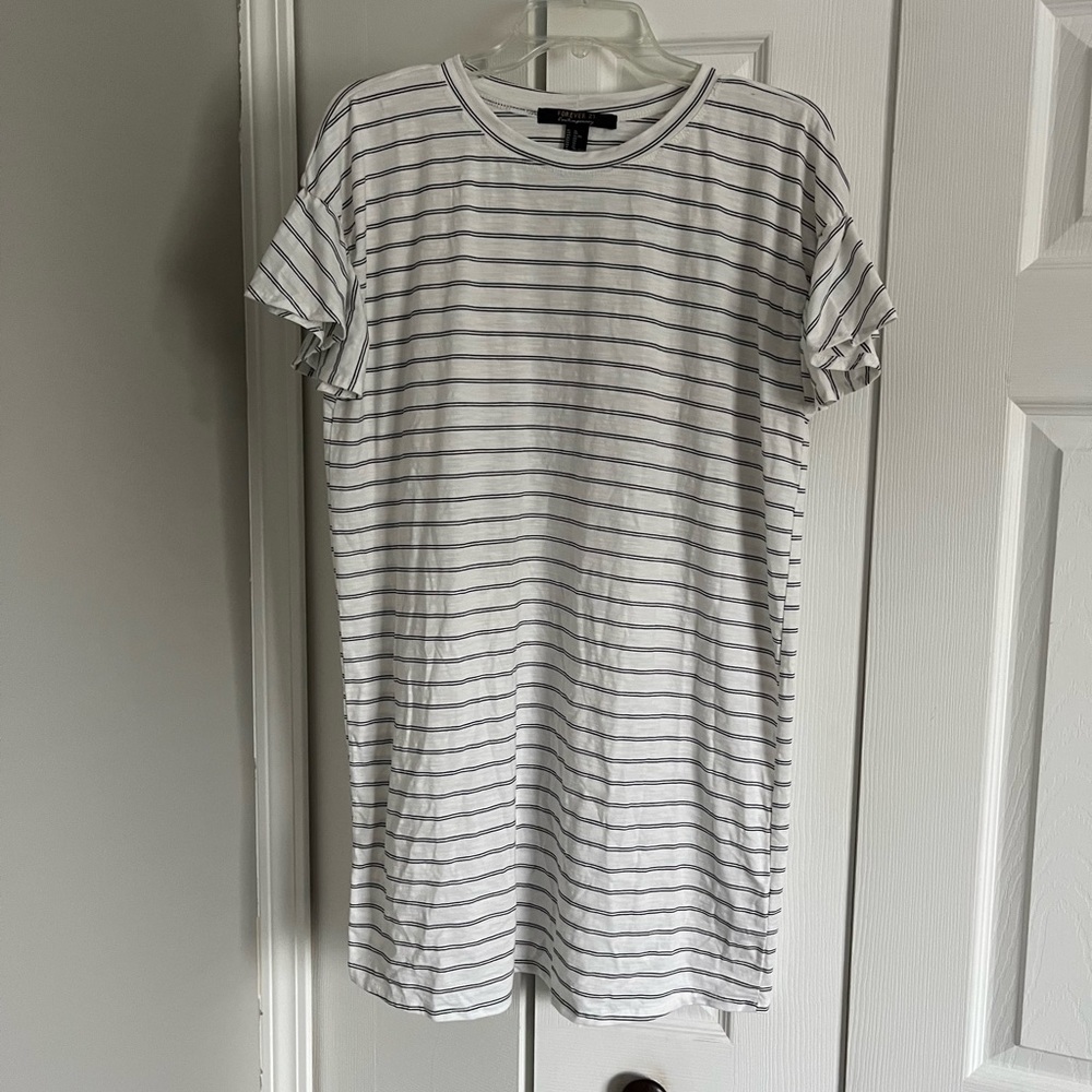 Forever 21 contemporary t-shirt dress tee dress white ruffles crewneck tunic XL